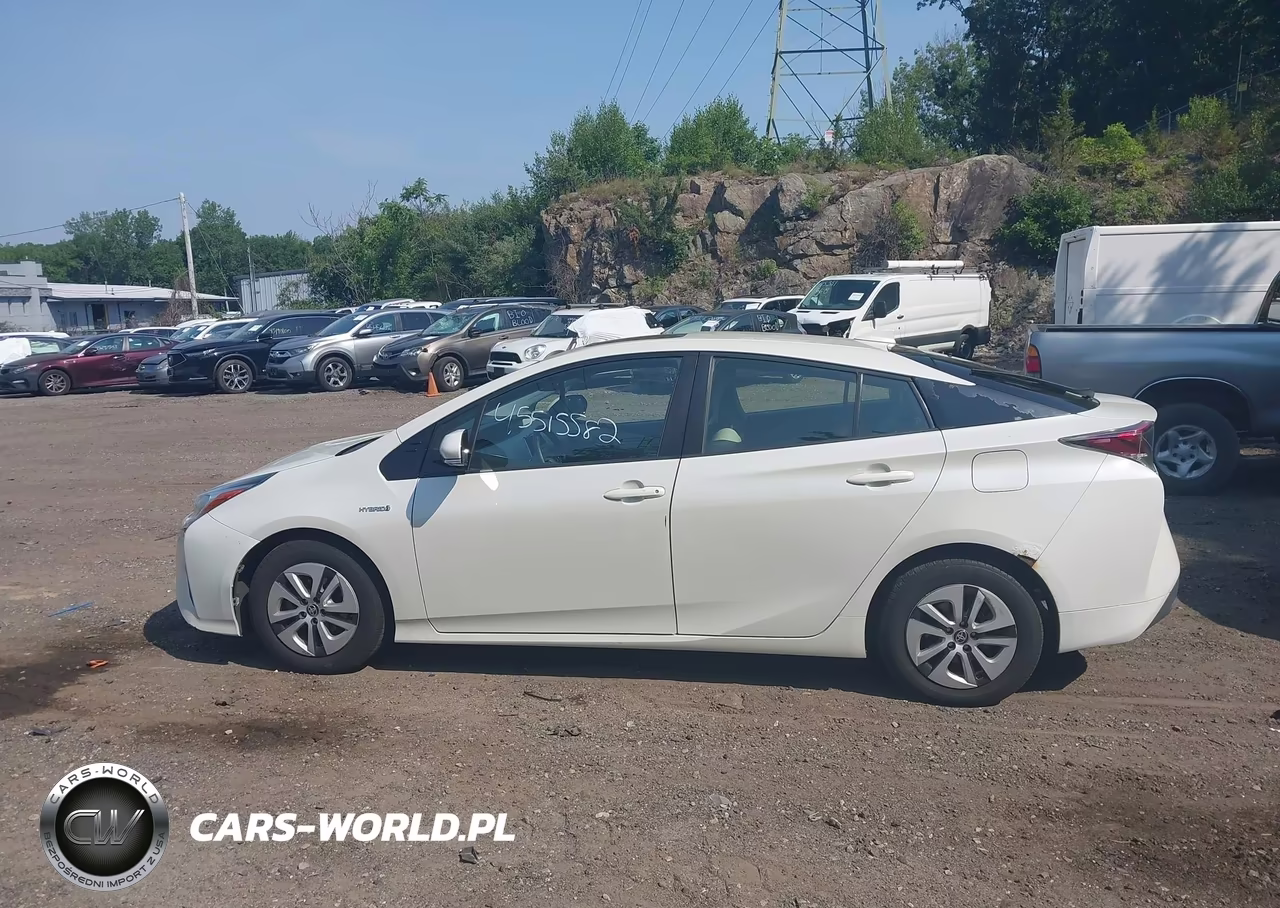 2016 Toyota Prius Four VIN:JTDKARFUXG3516430 - 14