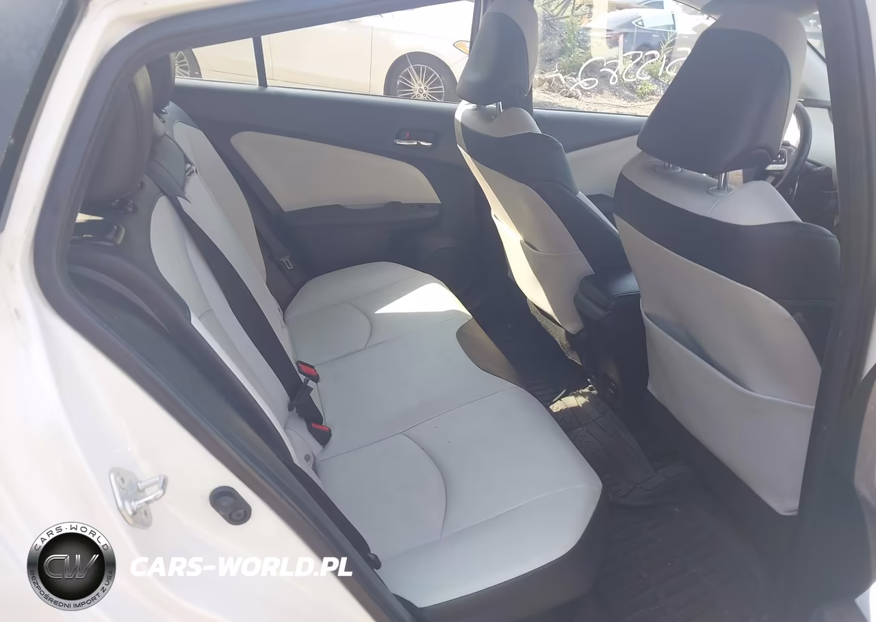 2016 Toyota Prius Four VIN:JTDKARFUXG3516430 - 8