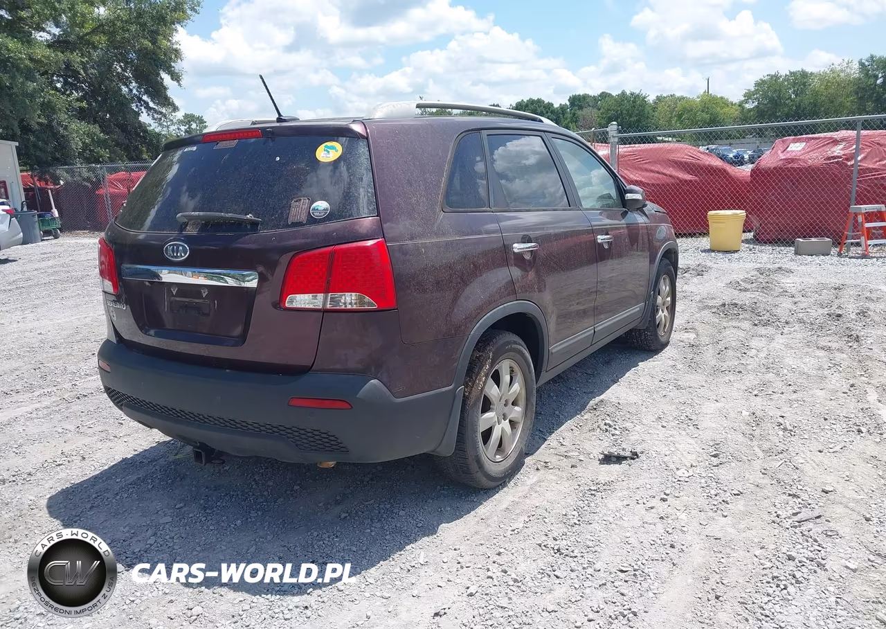 2013 Kia Sorento Lx VIN:5XYKT3A64DG388127 - 4