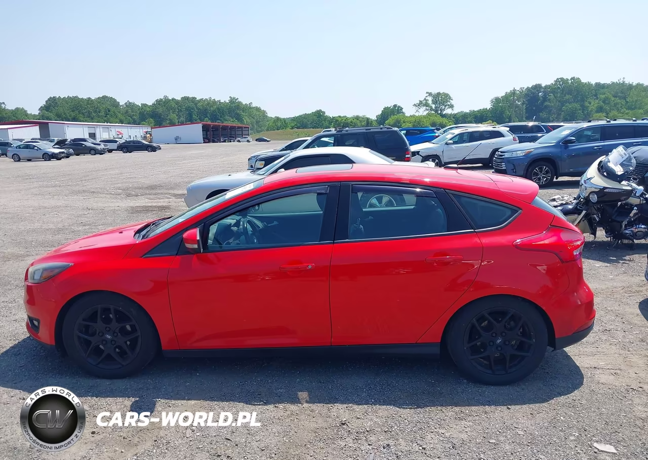 2016 Ford Focus Se VIN:1FADP3K26GL329801 - 14