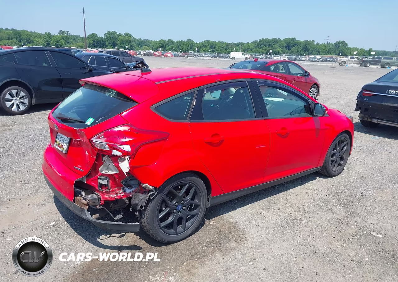 2016 Ford Focus Se VIN:1FADP3K26GL329801 - 4