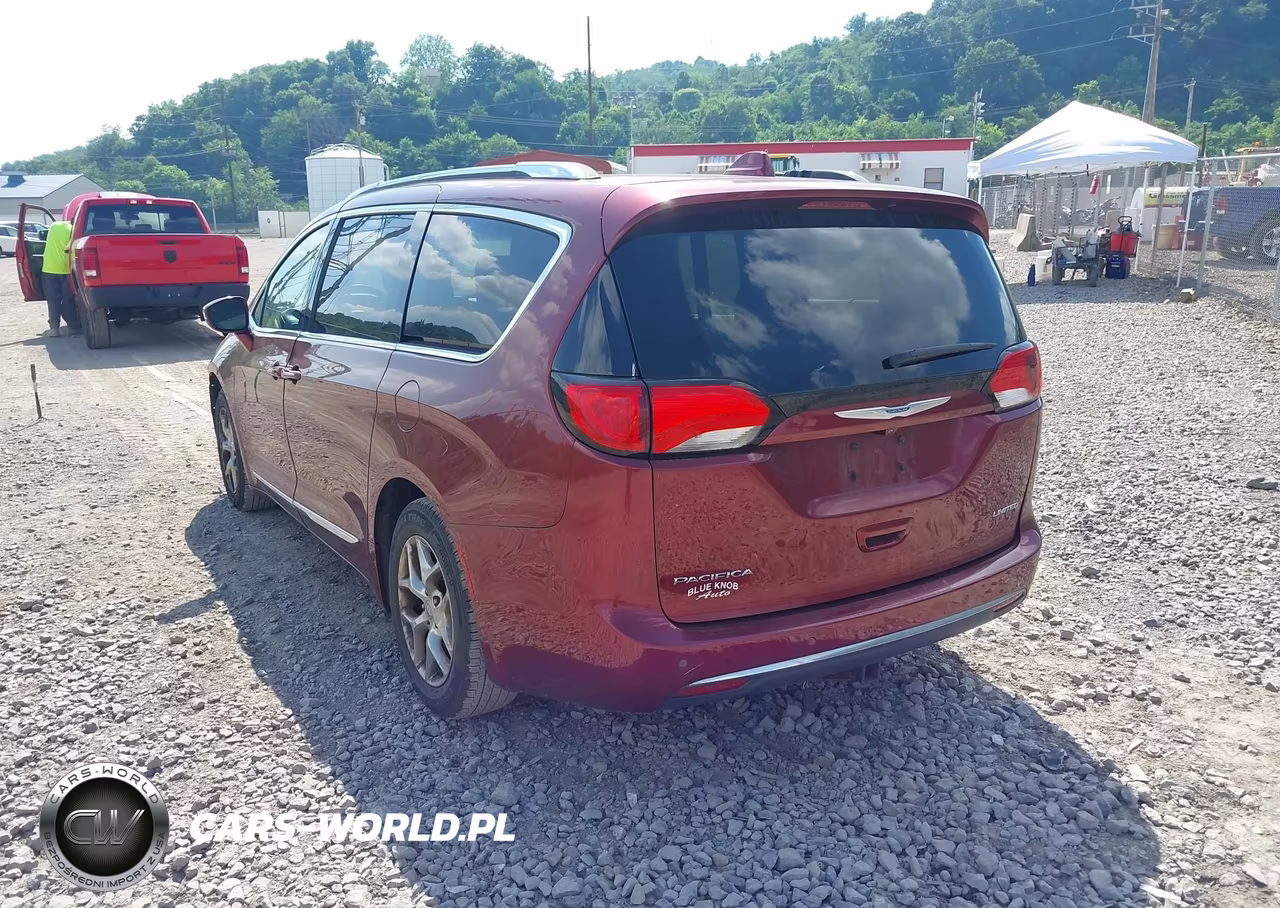2018 Chrysler Pacifica Limited VIN:2C4RC1GG2JR251603 - 3