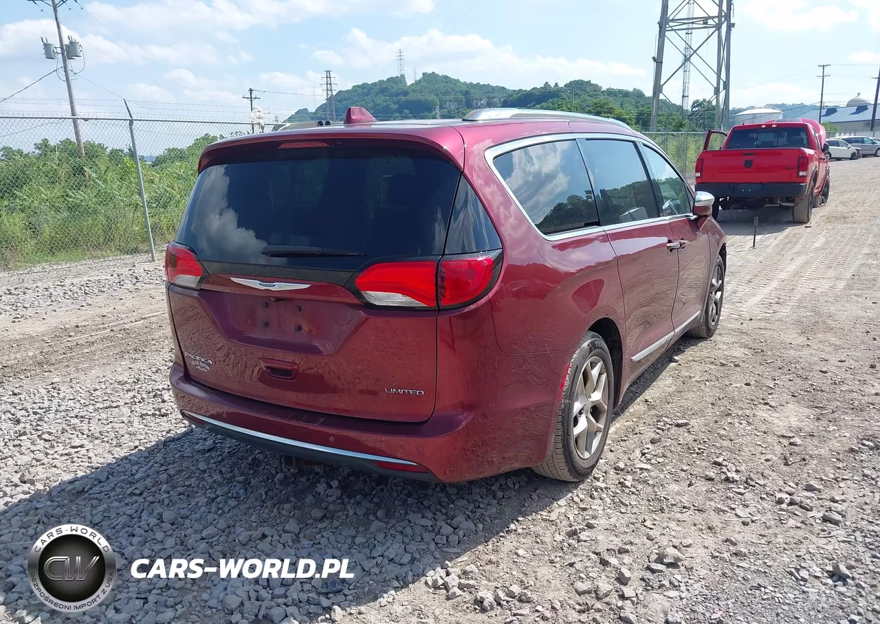 2018 Chrysler Pacifica Limited VIN:2C4RC1GG2JR251603 - 4
