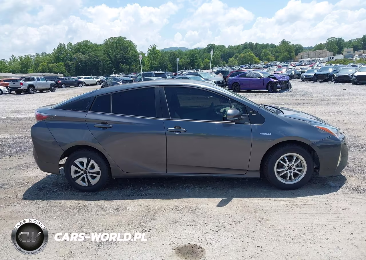 2016 Toyota Prius Two VIN:JTDKBRFU5G3003339 - 13