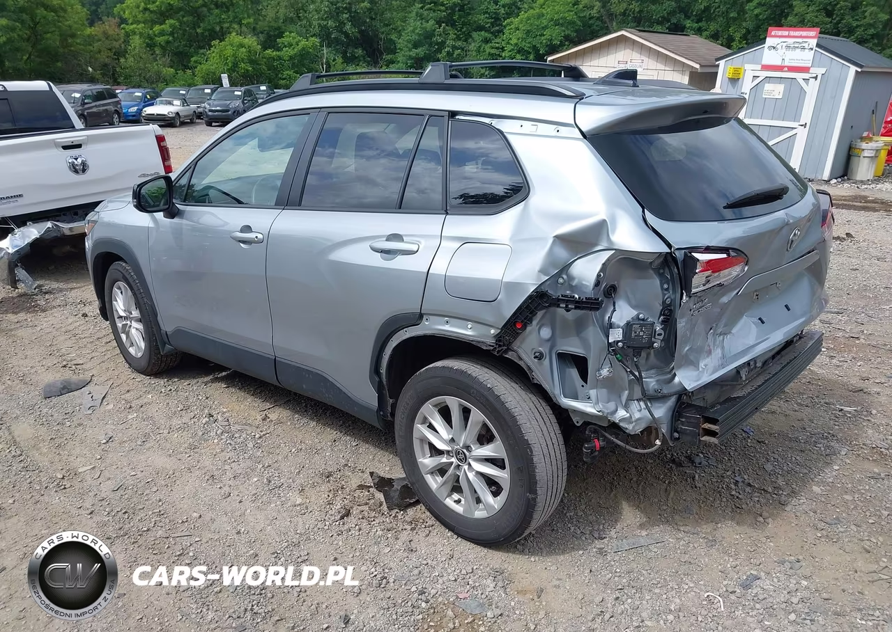 2025 Toyota Corolla Cross Le VIN:7MUBAABG6SV121210 - 3