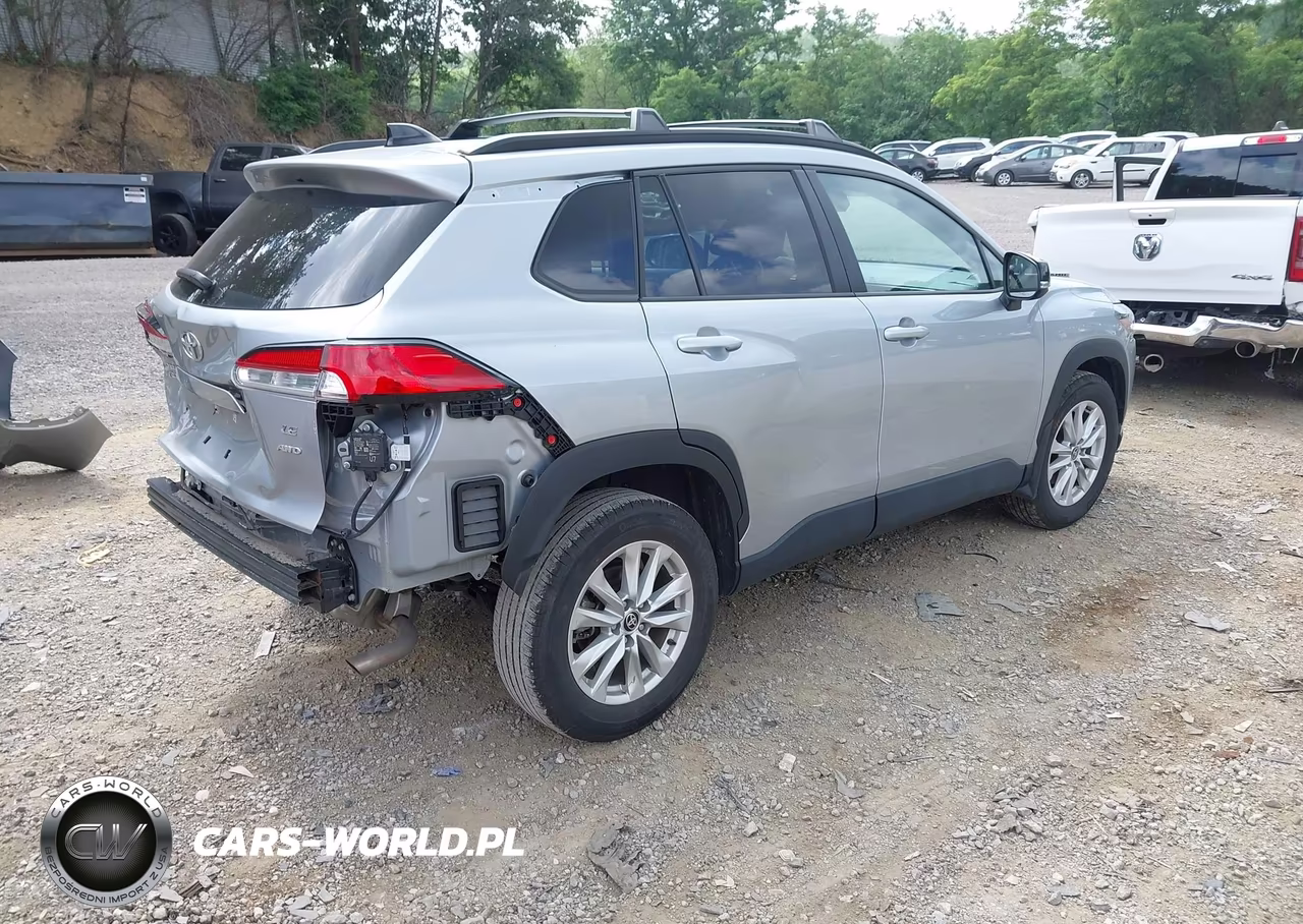 2025 Toyota Corolla Cross Le VIN:7MUBAABG6SV121210 - 4