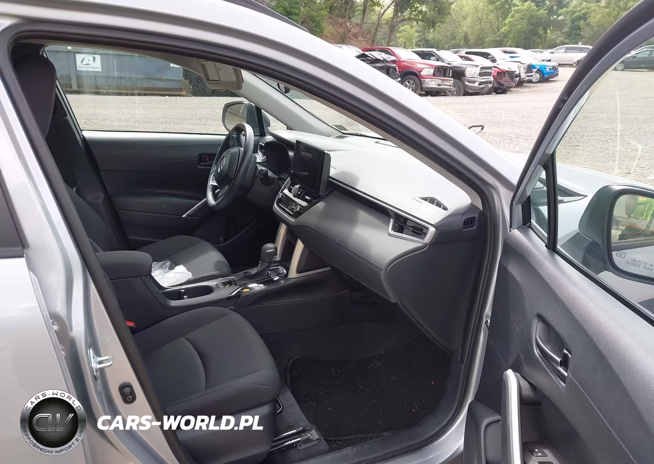 2025 Toyota Corolla Cross Le VIN:7MUBAABG6SV121210 - 5