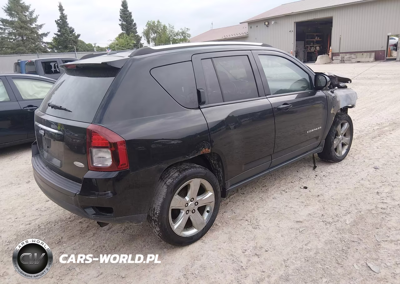 2014 Jeep Compass Latitude VIN:1C4NJCEA0ED600443 - 4