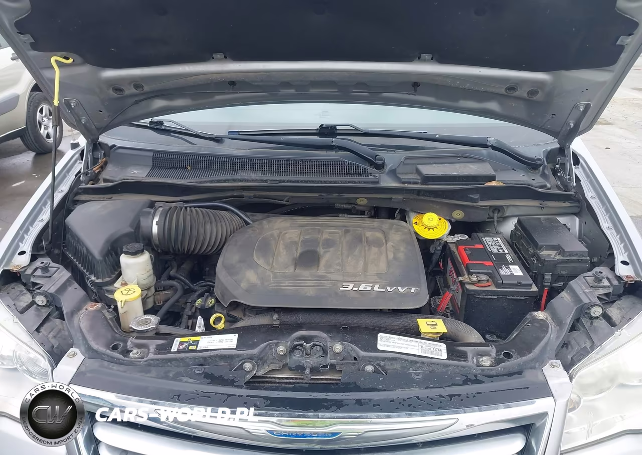 2015 Chrysler Town & Country Touring VIN:2C4RC1BG5FR582240 - 10