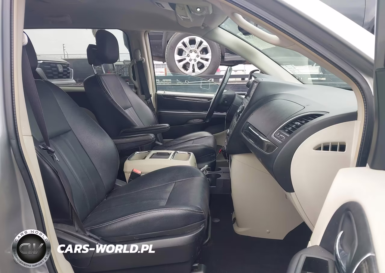 2015 Chrysler Town & Country Touring VIN:2C4RC1BG5FR582240 - 5