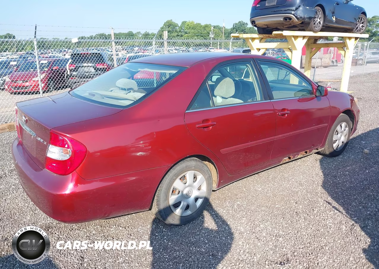2003 Toyota Camry Le VIN:4T1BE32KX3U174189 - 4