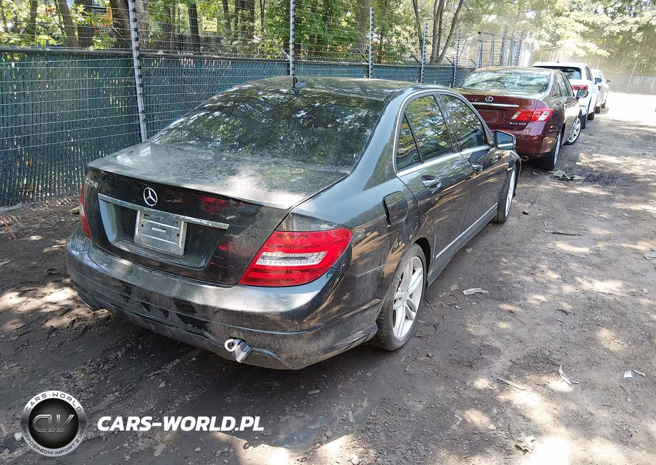 2013 Mercedes-Benz C 250 Sport VIN:WDDGF4HB1DA782938 - 4