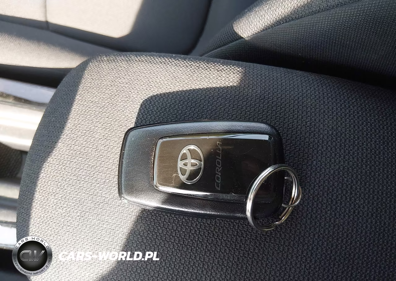 2020 Toyota Corolla Le VIN:5YFHPRAE6LP127178 - 11