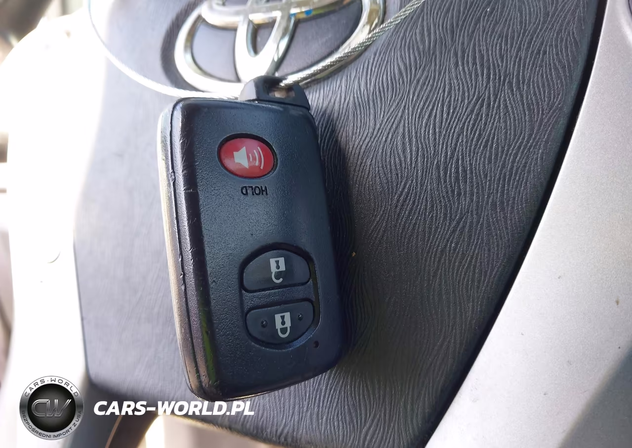 2014 Toyota Prius Two VIN:JTDKN3DU9E1769946 - 11