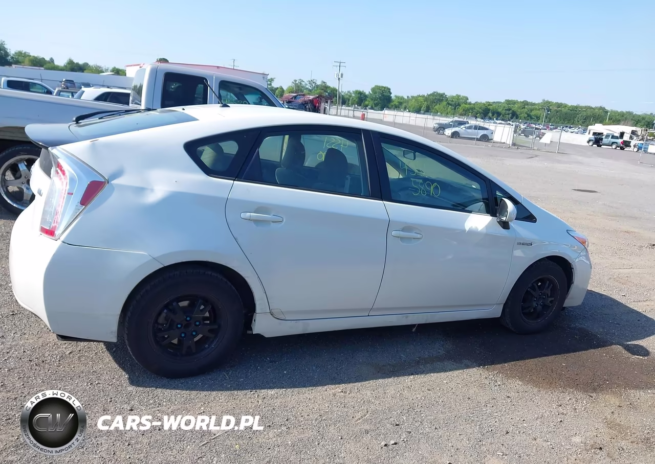 2014 Toyota Prius Two VIN:JTDKN3DU9E1769946 - 13