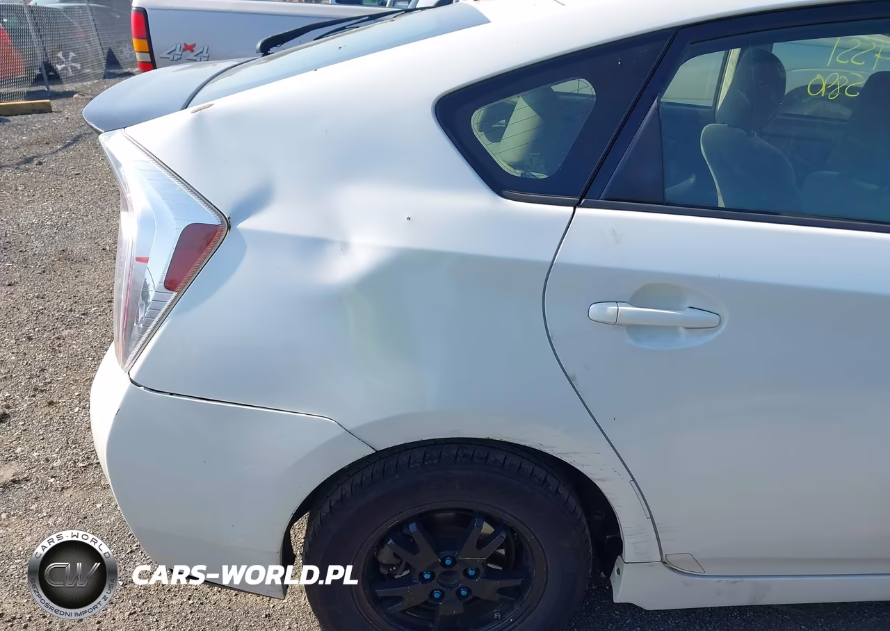 2014 Toyota Prius Two VIN:JTDKN3DU9E1769946 - 17