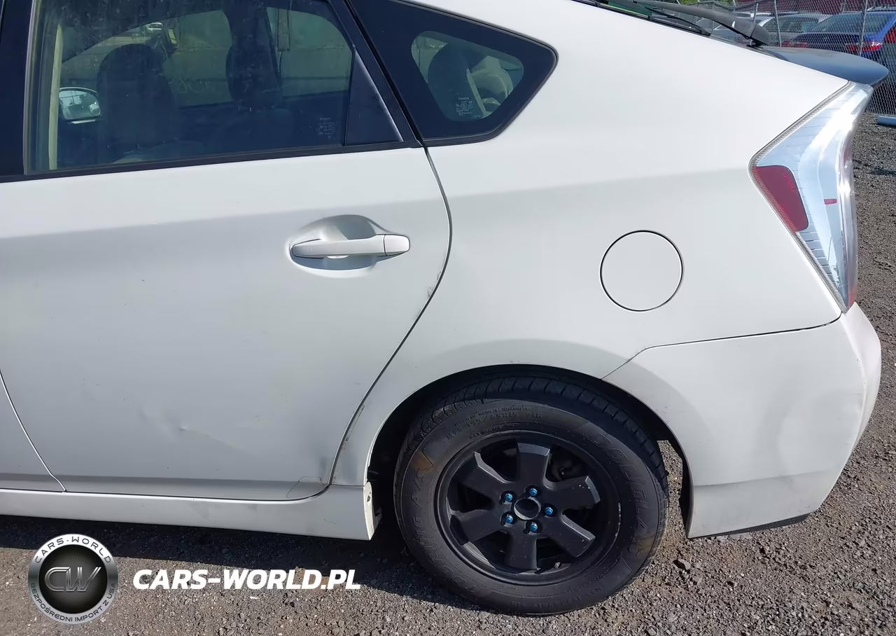 2014 Toyota Prius Two VIN:JTDKN3DU9E1769946 - 18