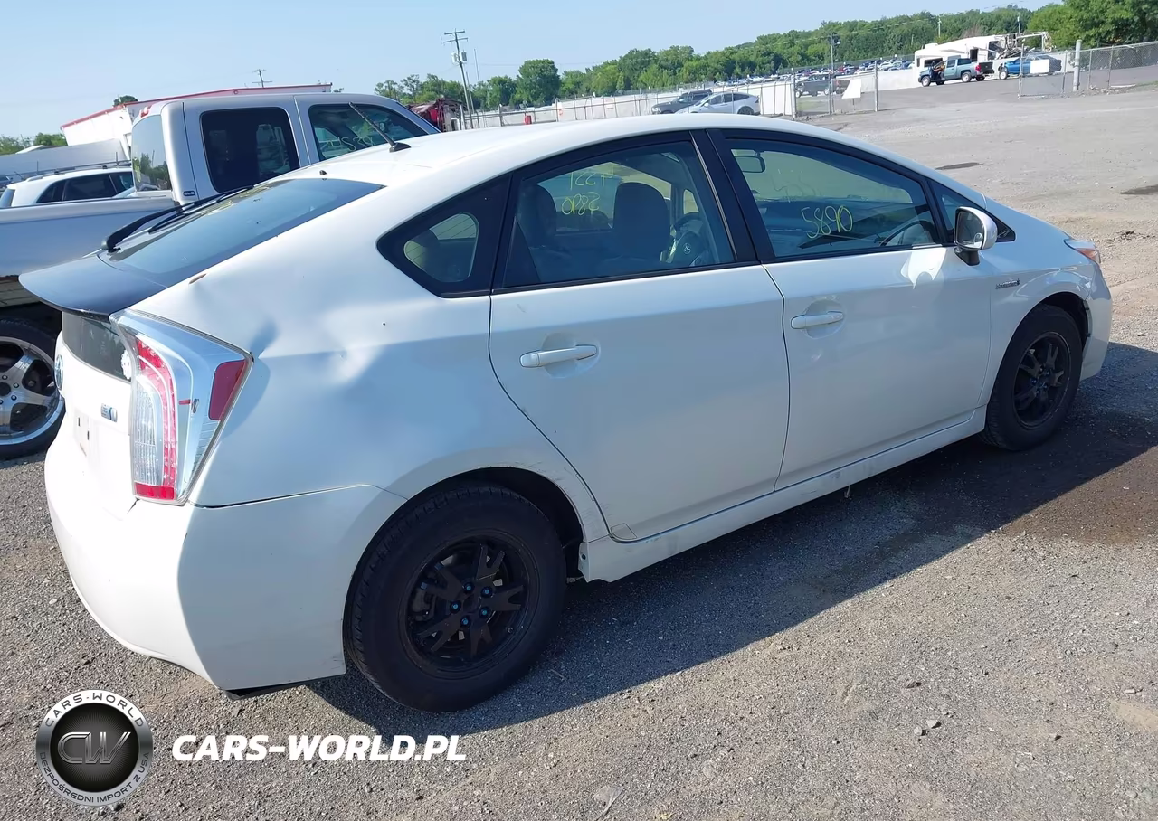 2014 Toyota Prius Two VIN:JTDKN3DU9E1769946 - 4