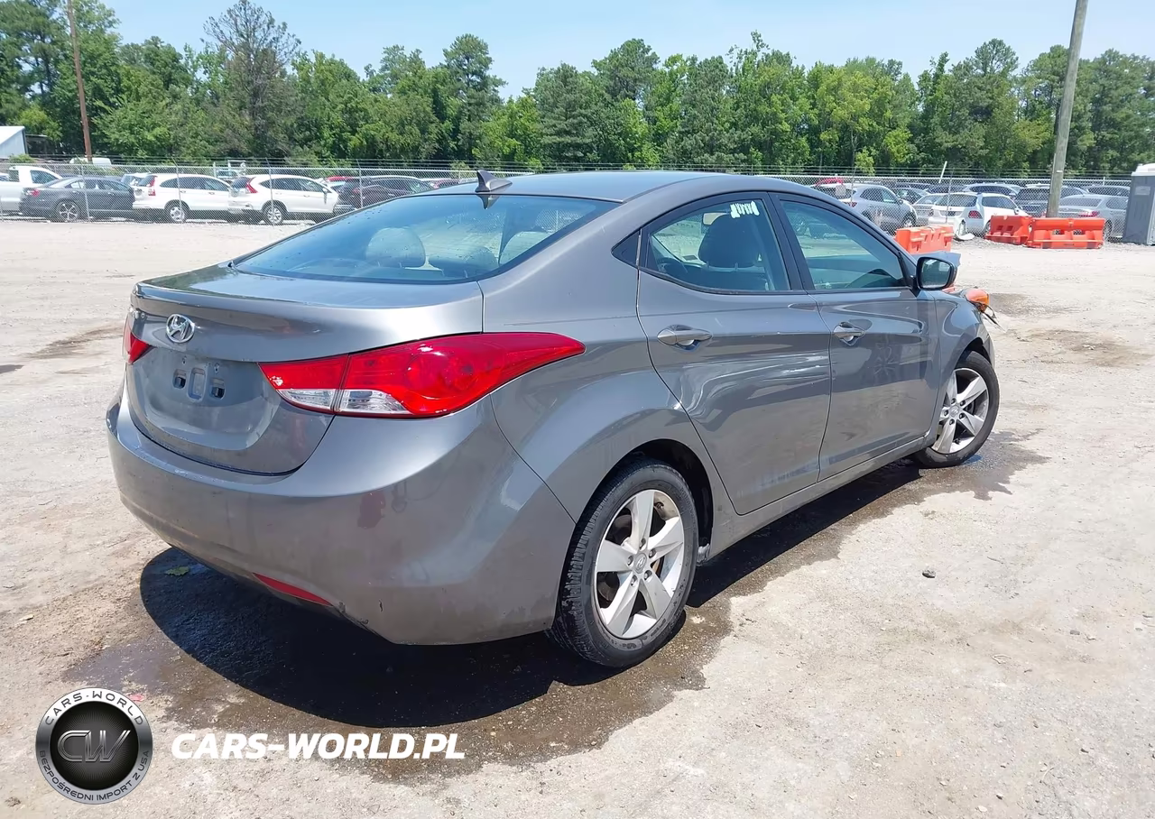 2013 Hyundai Elantra Gls VIN:5NPDH4AE7DH249495 - 4