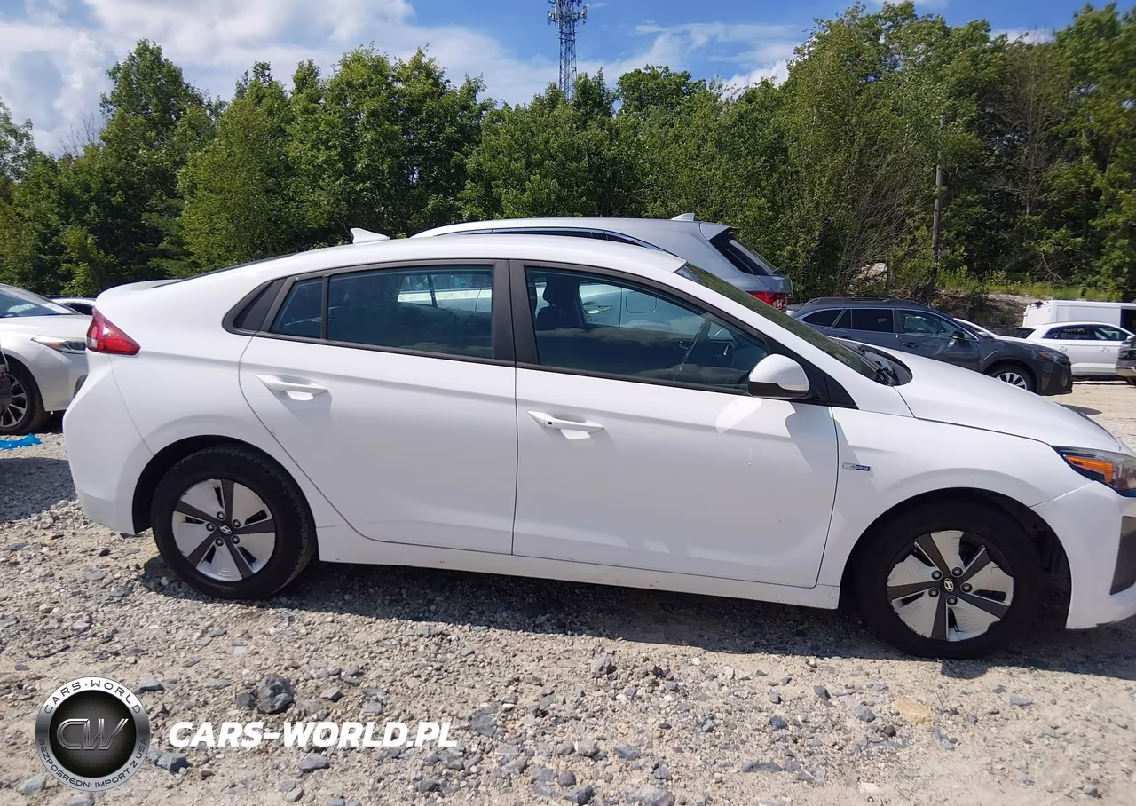 2017 Hyundai Ioniq Hybrid Blue VIN:KMHC65LC3HU048056 - 13