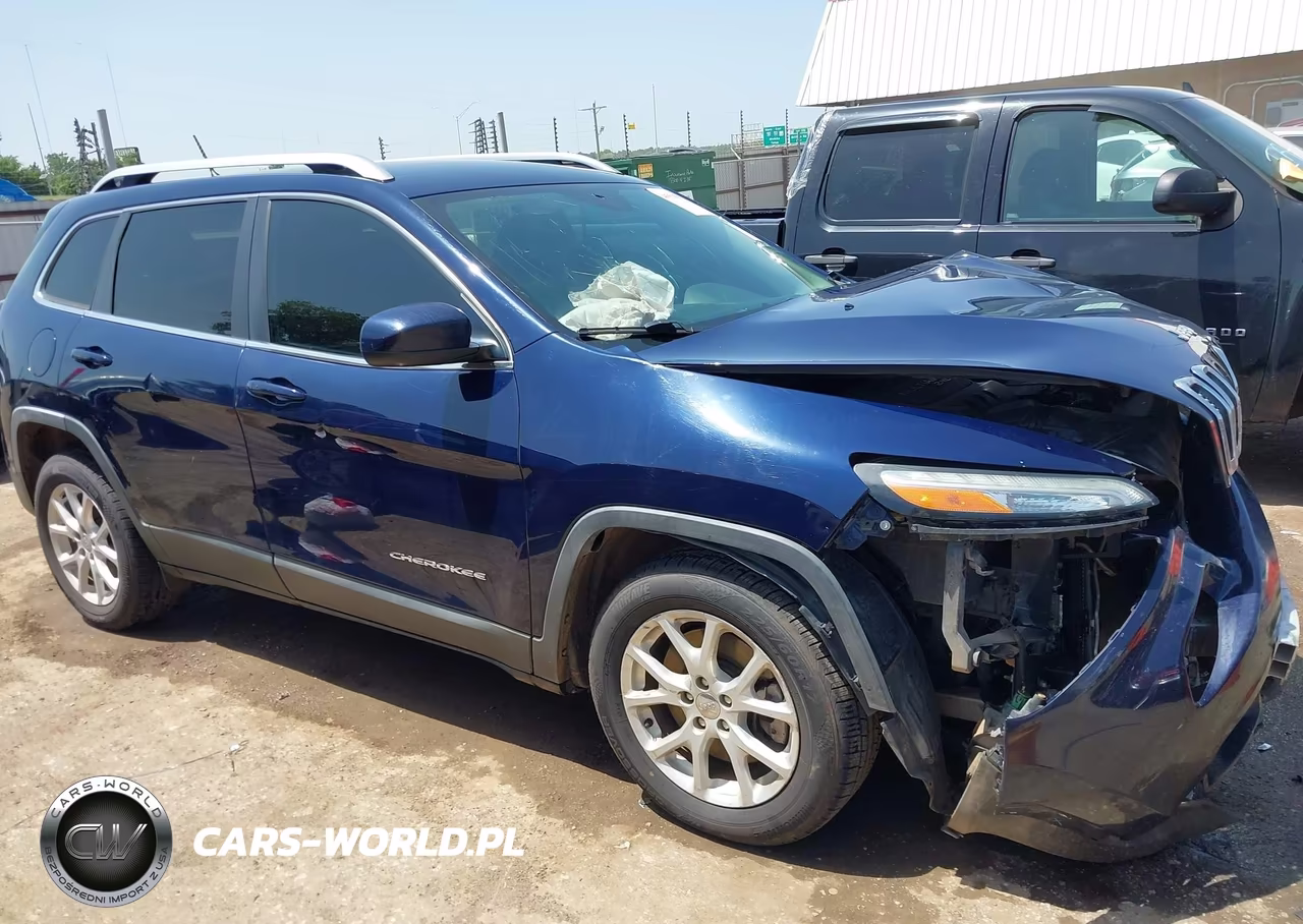 2015 Jeep Cherokee Latitude VIN:1C4PJLCB8FW677720 - 14