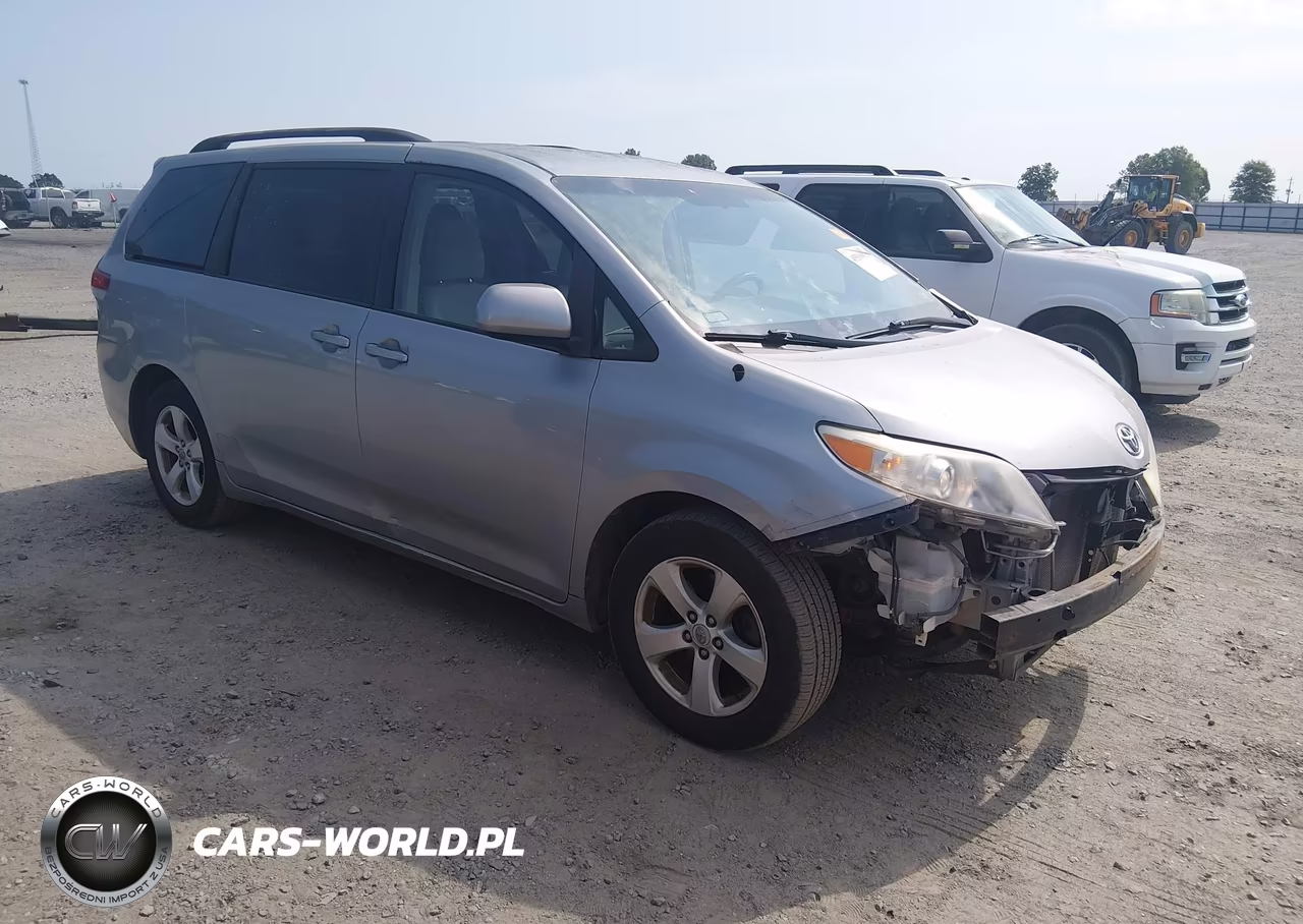 2012 Toyota Sienna Le V6 8 Passenger