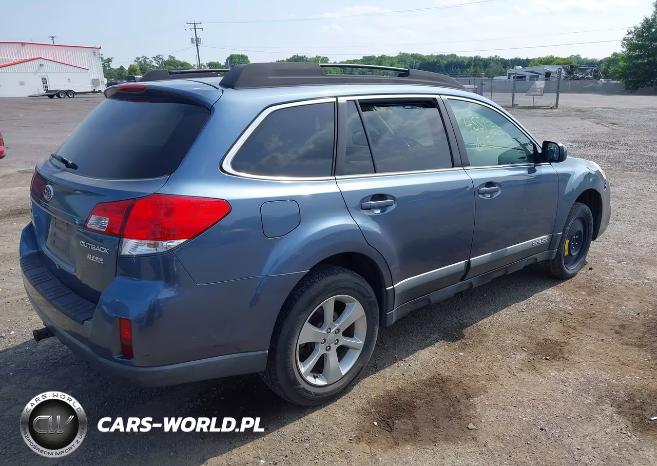 2013 Subaru Outback 2.5I Premium VIN:4S4BRBCC7D3243000 - 4