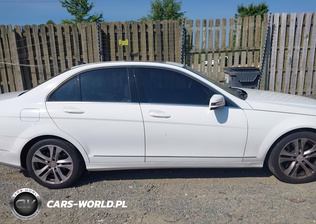 2013 Mercedes-Benz C 300 Luxury 4Matic VIN:WDDGF8AB2DR287232 - 13