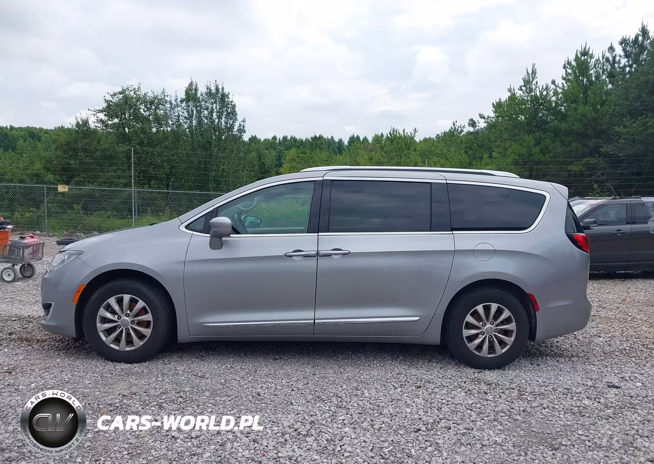 2018 Chrysler Pacifica Touring L VIN:2C4RC1BG6JR119841 - 14
