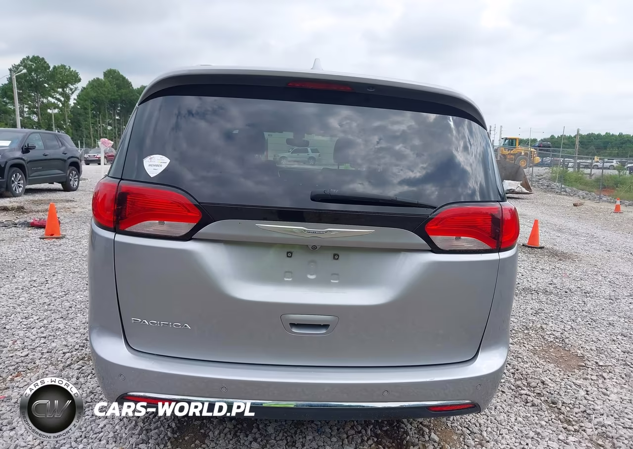 2018 Chrysler Pacifica Touring L VIN:2C4RC1BG6JR119841 - 16