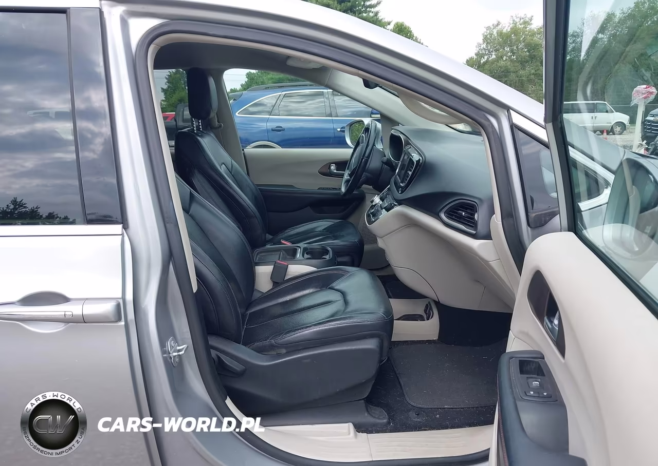 2018 Chrysler Pacifica Touring L VIN:2C4RC1BG6JR119841 - 5