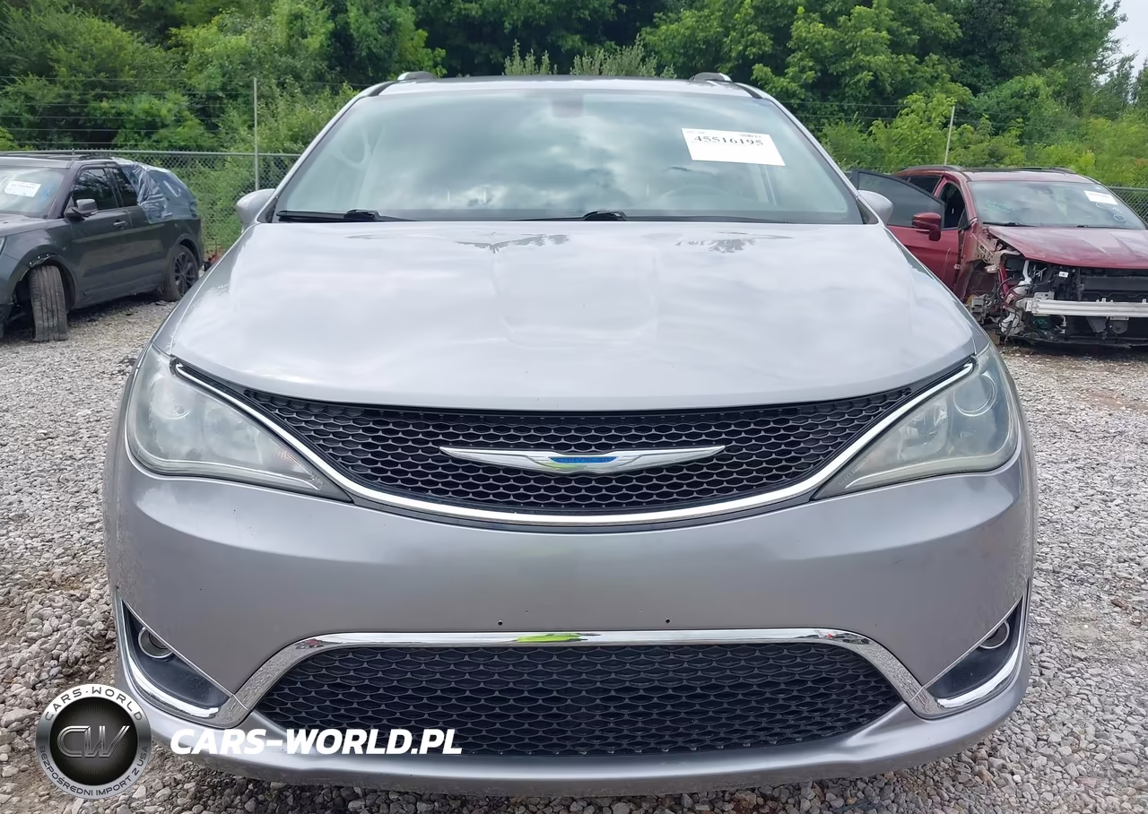 2018 Chrysler Pacifica Touring L VIN:2C4RC1BG6JR119841 - 6