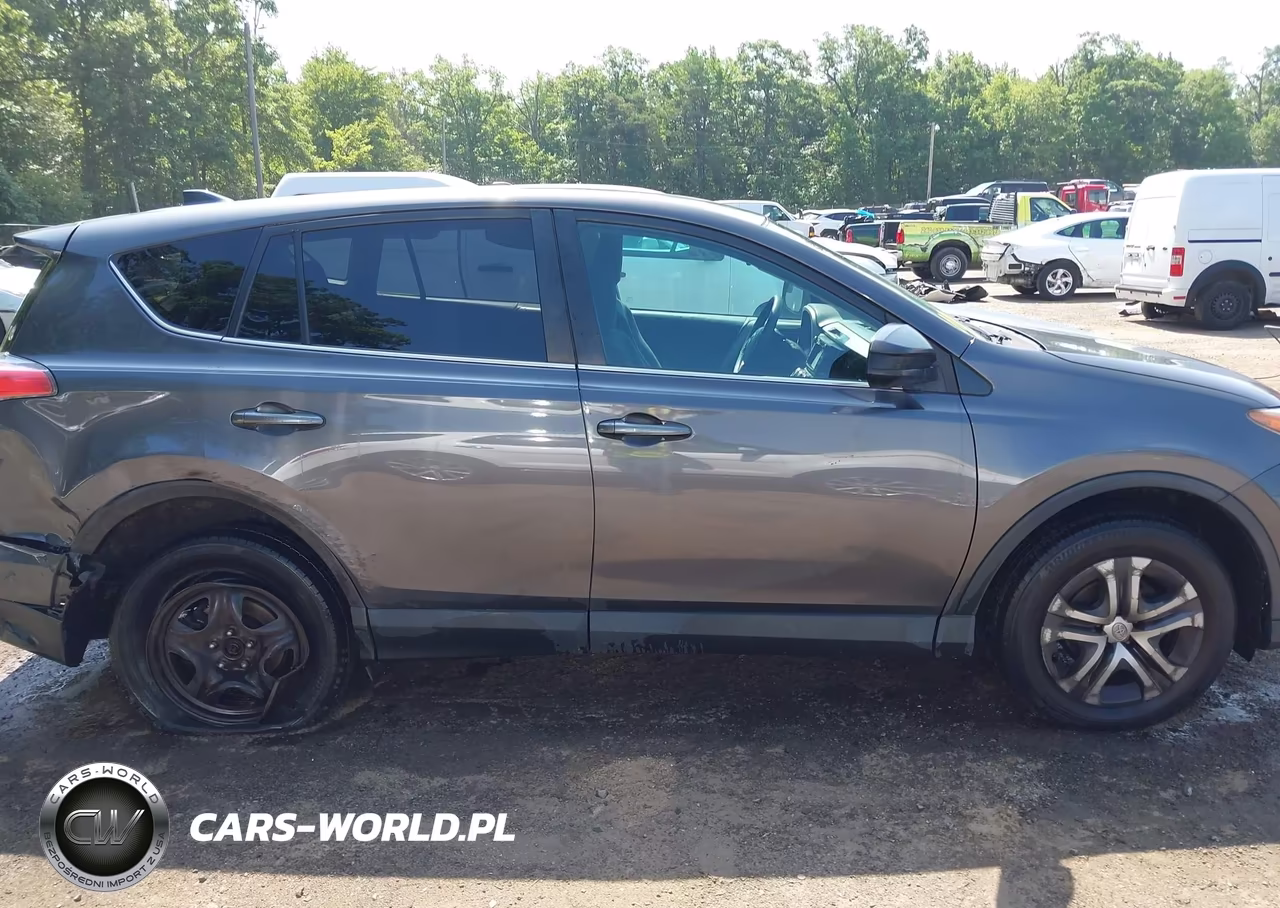 2018 Toyota Rav4 Le VIN:2T3BFREVXJW857620 - 13