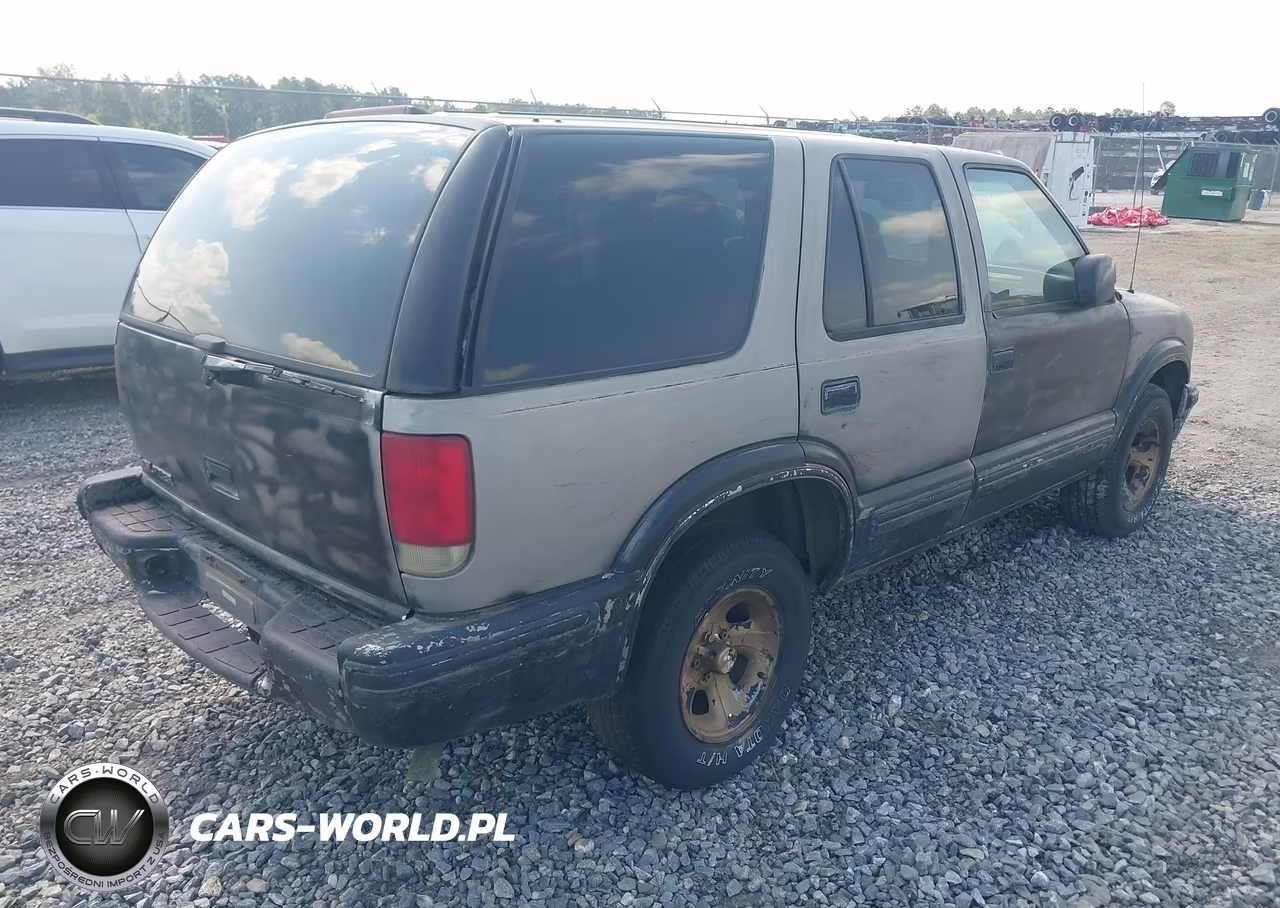 1999 Chevrolet Blazer Ls VIN:1GNCS13W1X2168796 - 4