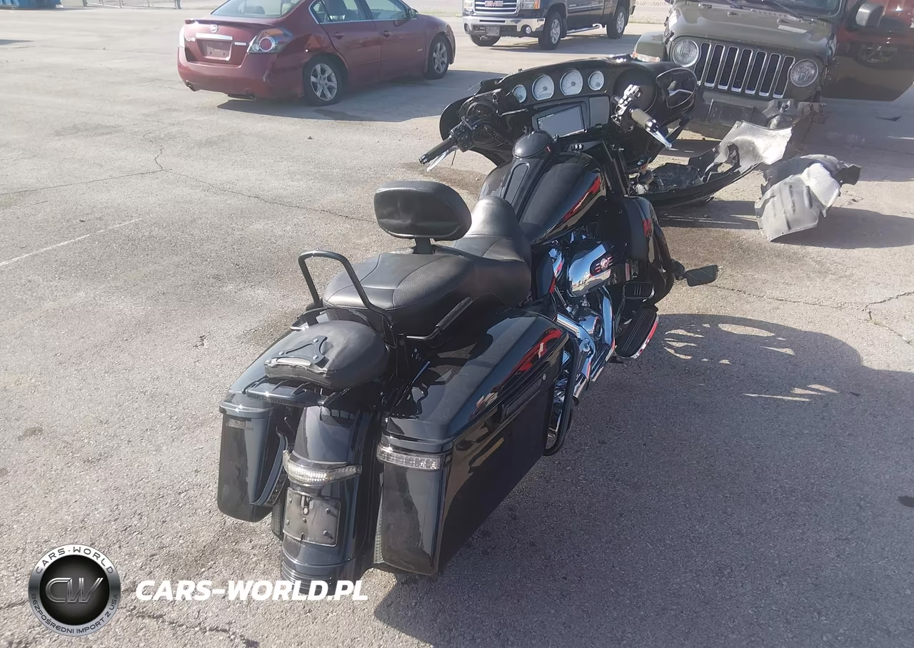 2018 Harley-Davidson Flhx Street Glide VIN:1HD1KBC18JB612322 - 3