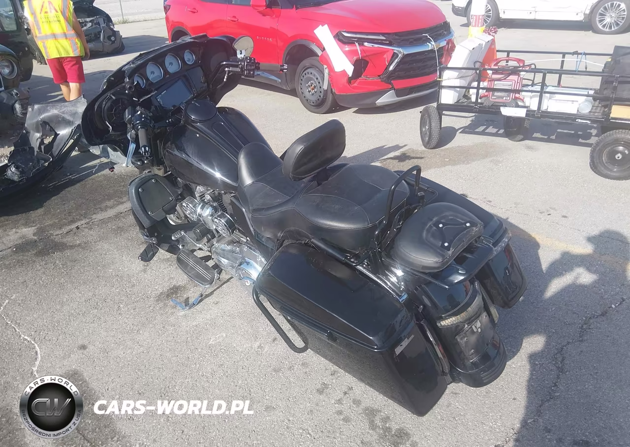2018 Harley-Davidson Flhx Street Glide VIN:1HD1KBC18JB612322 - 4