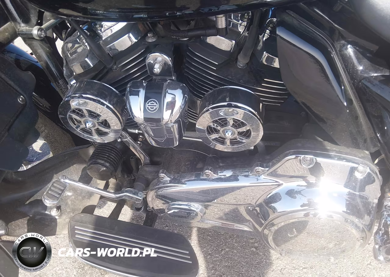 2018 Harley-Davidson Flhx Street Glide VIN:1HD1KBC18JB612322 - 8
