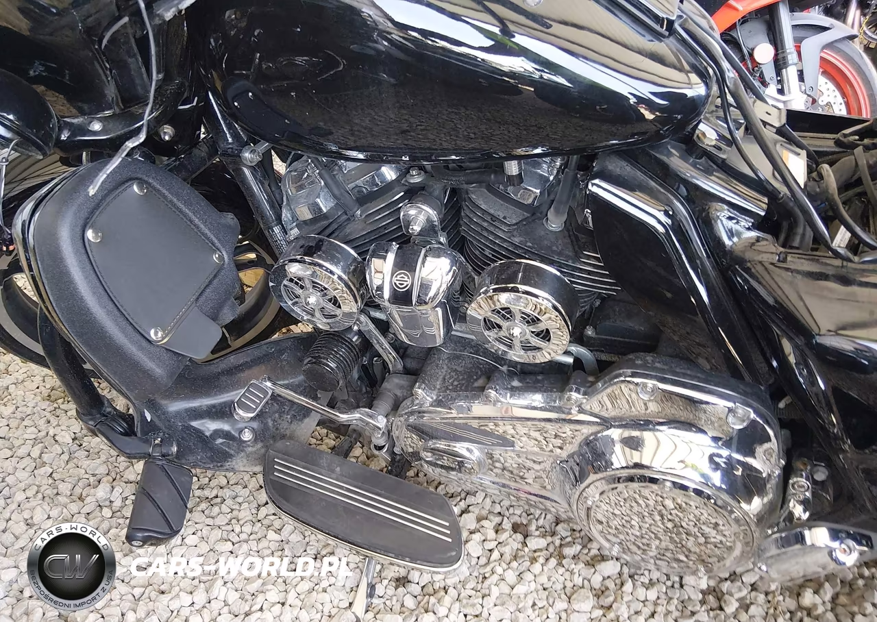 2018 Harley-Davidson Flhx Street Glide VIN:1HD1KBC18JB612322 - 9