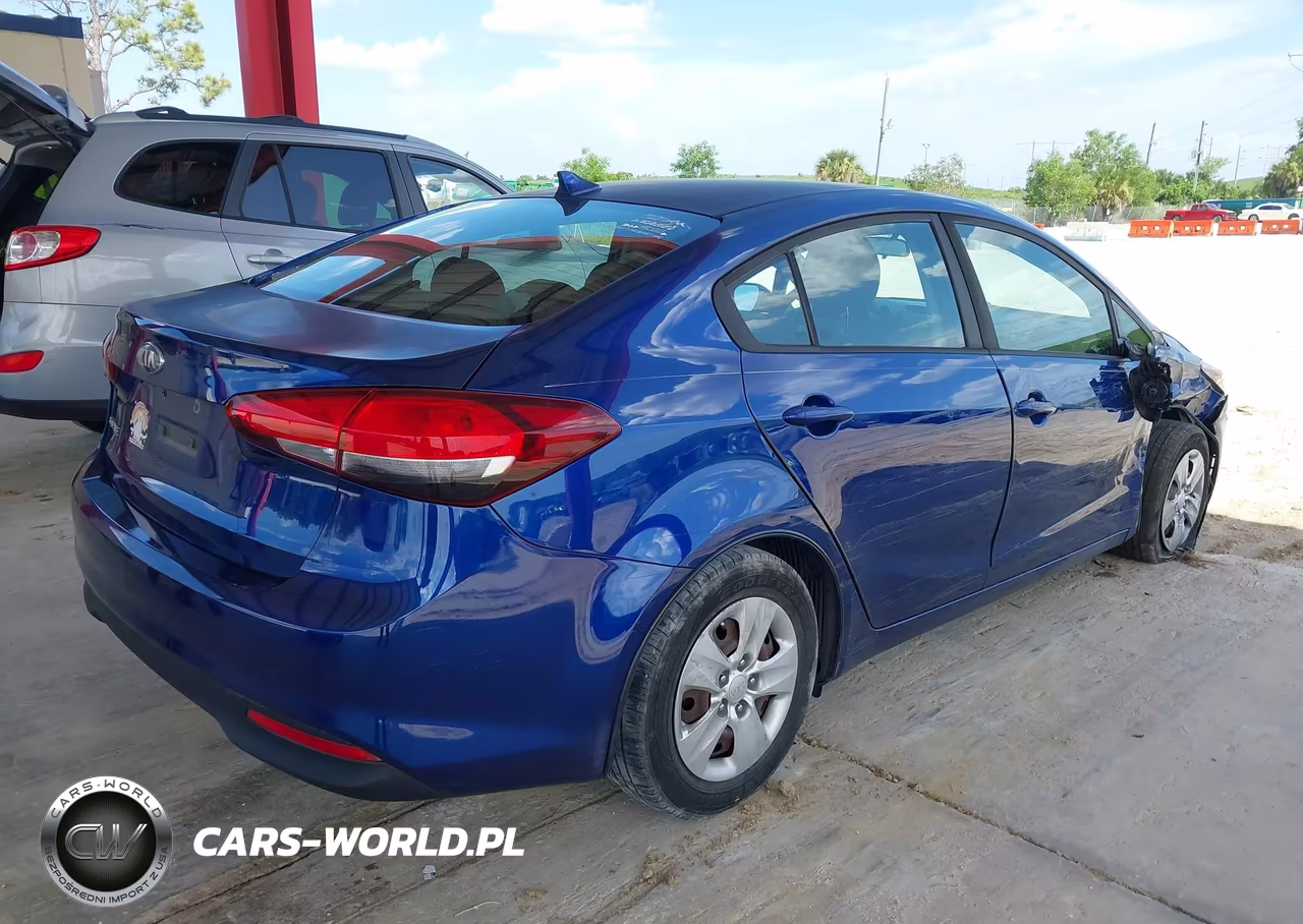 2018 Kia Forte Lx VIN:3KPFK4A77JE257009 - 4