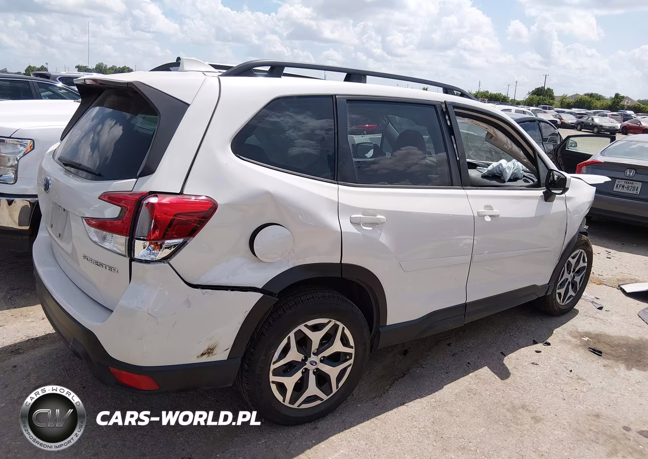 2023 Subaru Forester Premium VIN:JF2SKAEC4PH464899 - 4