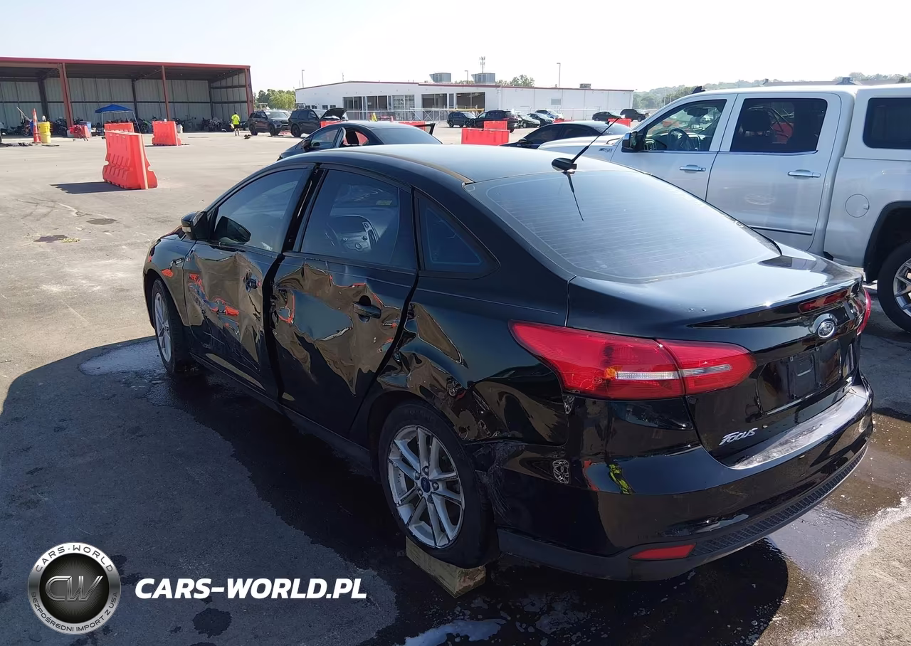 2017 Ford Focus Se VIN:1FADP3FE7HL244763 - 3