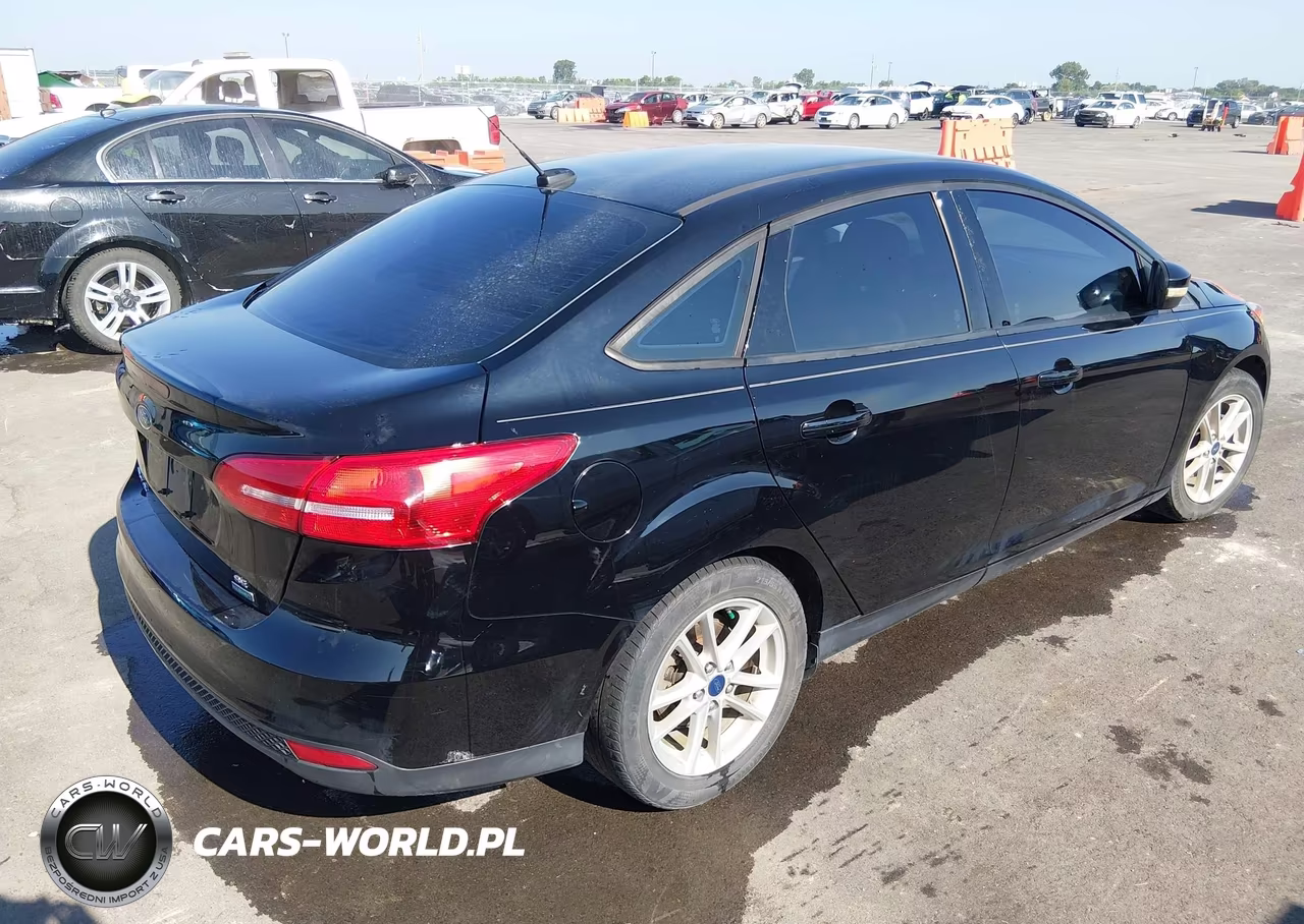 2017 Ford Focus Se VIN:1FADP3FE7HL244763 - 4