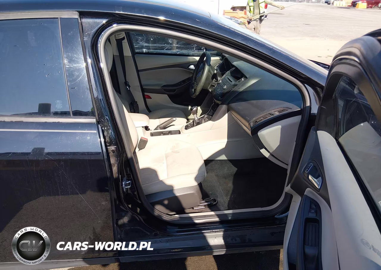 2017 Ford Focus Se VIN:1FADP3FE7HL244763 - 5