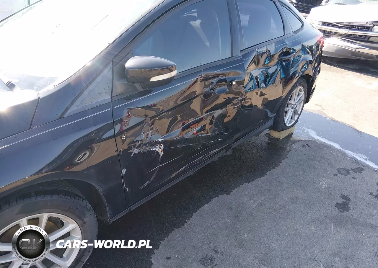 2017 Ford Focus Se VIN:1FADP3FE7HL244763 - 6
