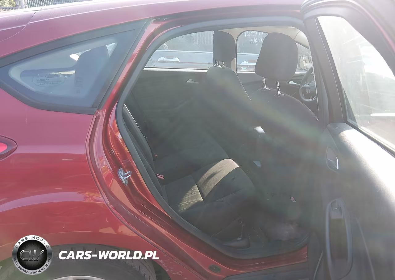 2016 Ford Focus Se VIN:1FADP3K23GL236248 - 8
