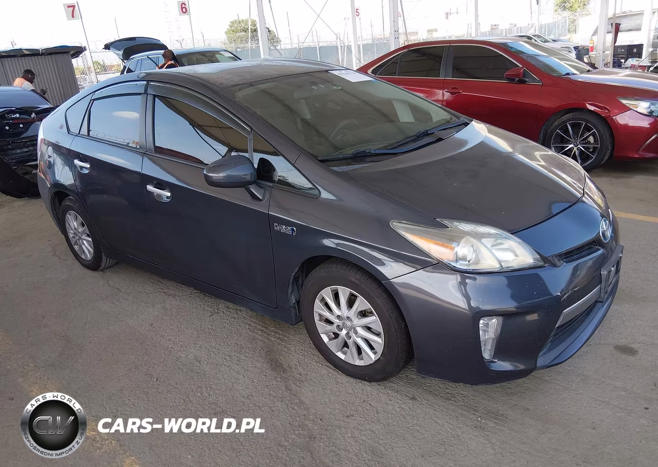 2014 Toyota Prius Plug-In – zdjęcie 1 z 18