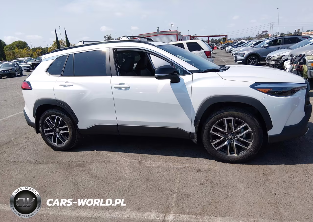 2026 Toyota Corolla Cross Xle VIN:7MUDAAAG6TV204325 - 13