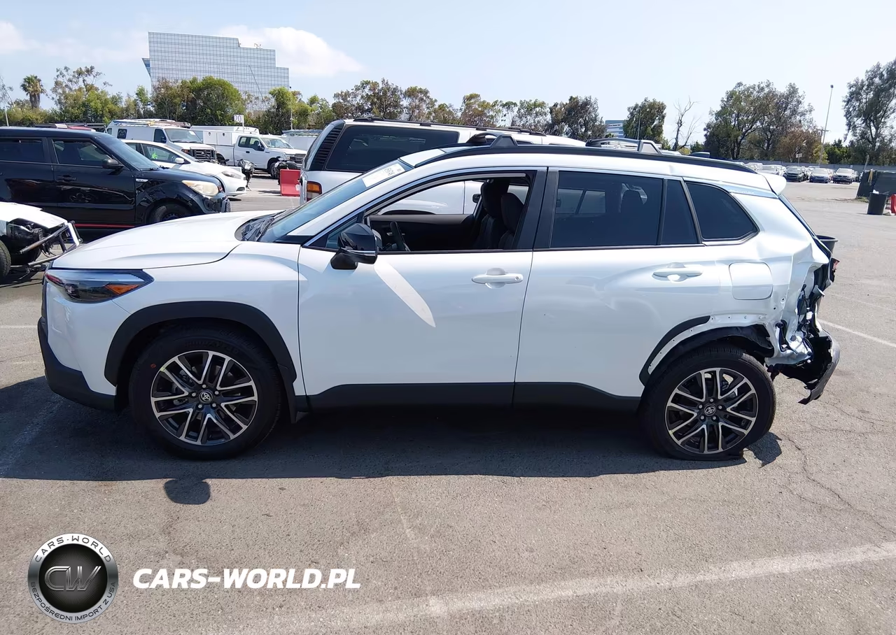 2026 Toyota Corolla Cross Xle VIN:7MUDAAAG6TV204325 - 14