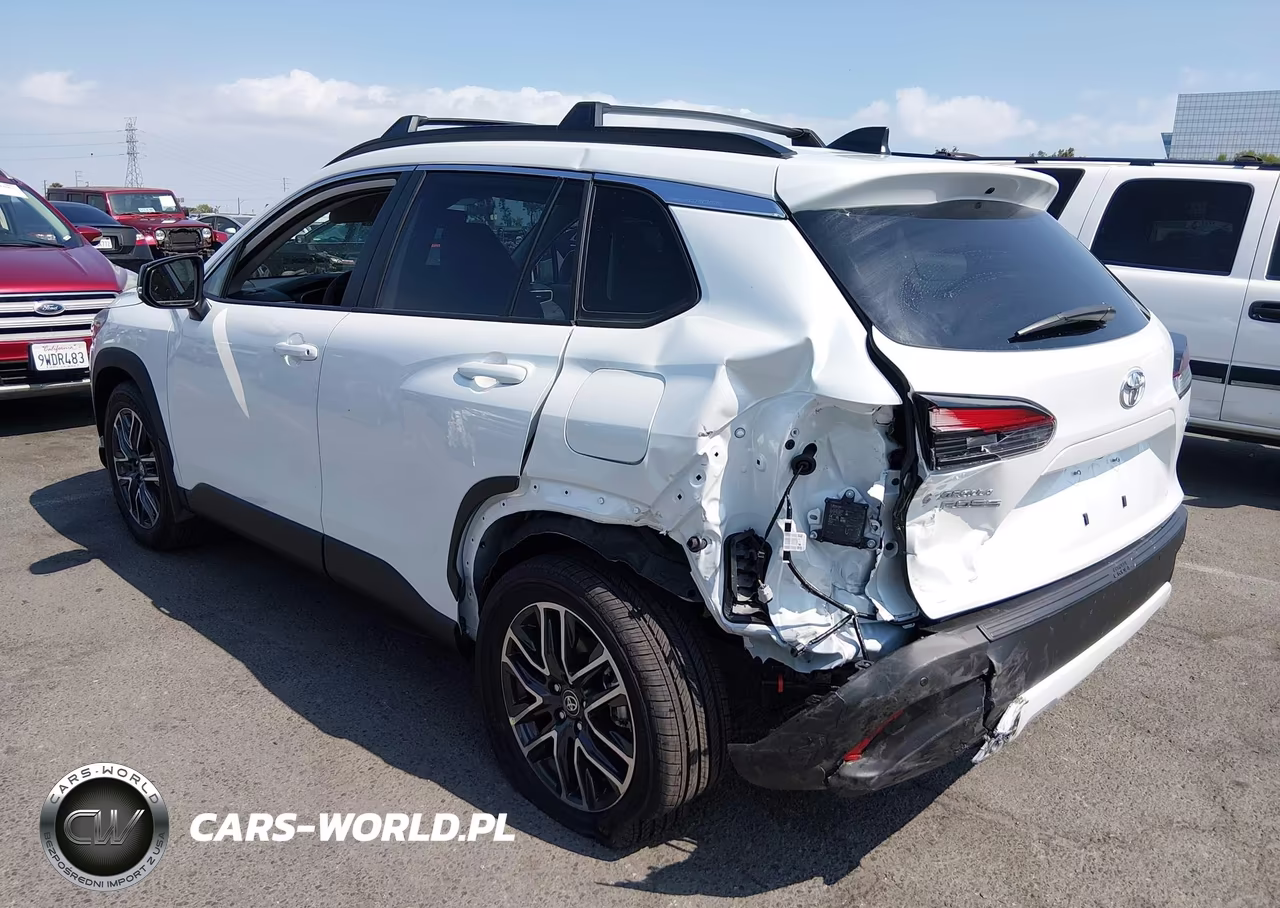 2026 Toyota Corolla Cross Xle VIN:7MUDAAAG6TV204325 - 3