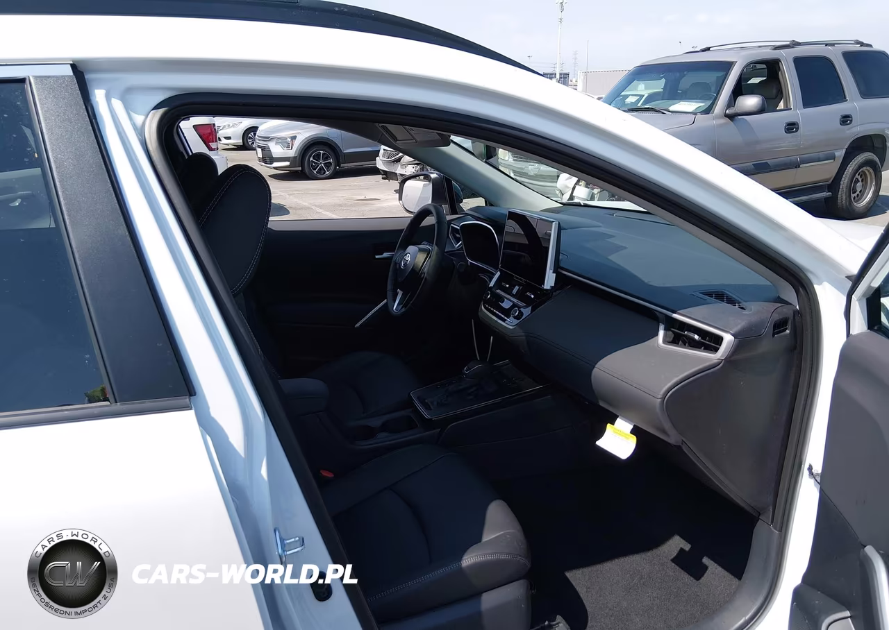 2026 Toyota Corolla Cross Xle VIN:7MUDAAAG6TV204325 - 5